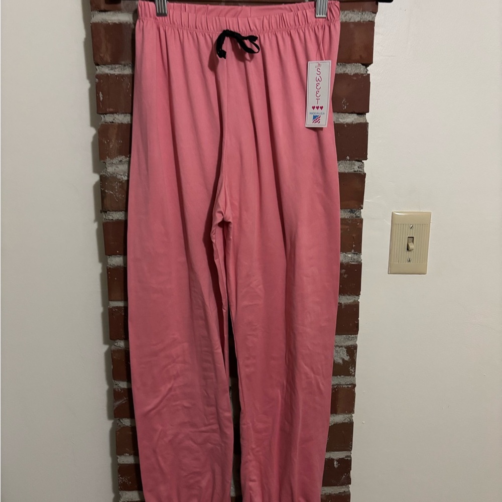 NWT pink large joggers size runs small